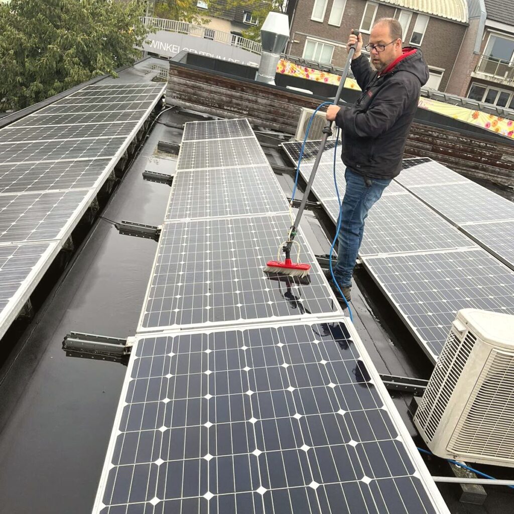 Zonnepanelen reinigen